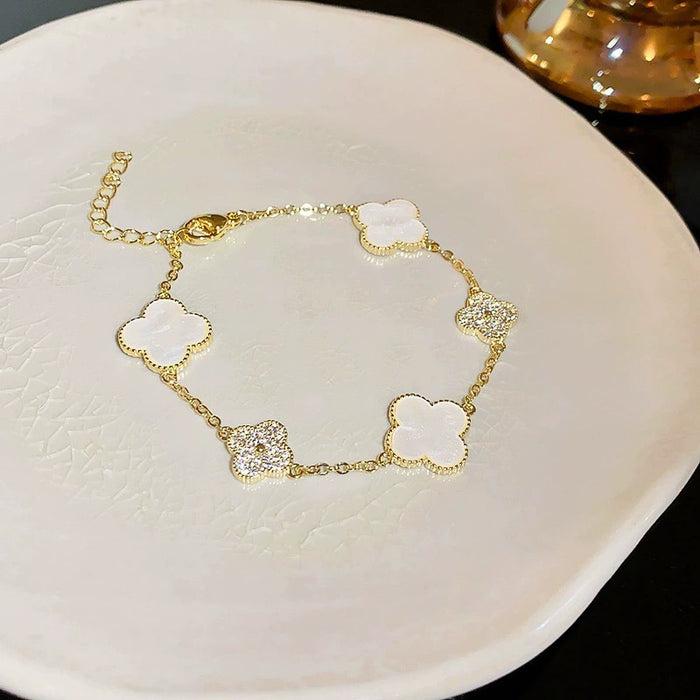 Wholesale Clover bracelet made of pure silver, light luxury, niche and exquisite jewelry