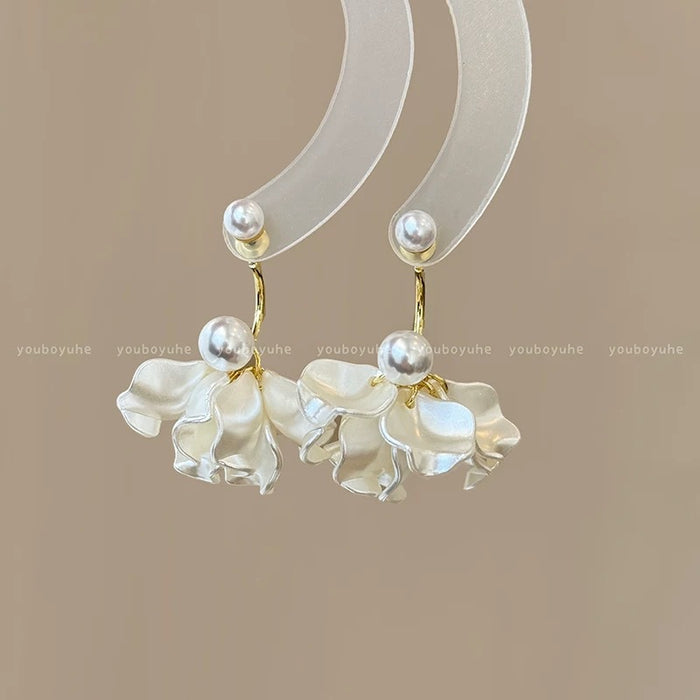 Wholesale White Petal Pearl Earrings Pearl White