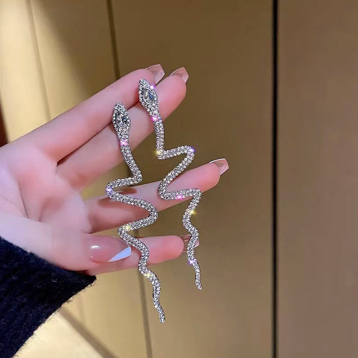 Wholesale Wholesale of snake shaped full diamond earrings, niche design earrings, fashionable jewelry