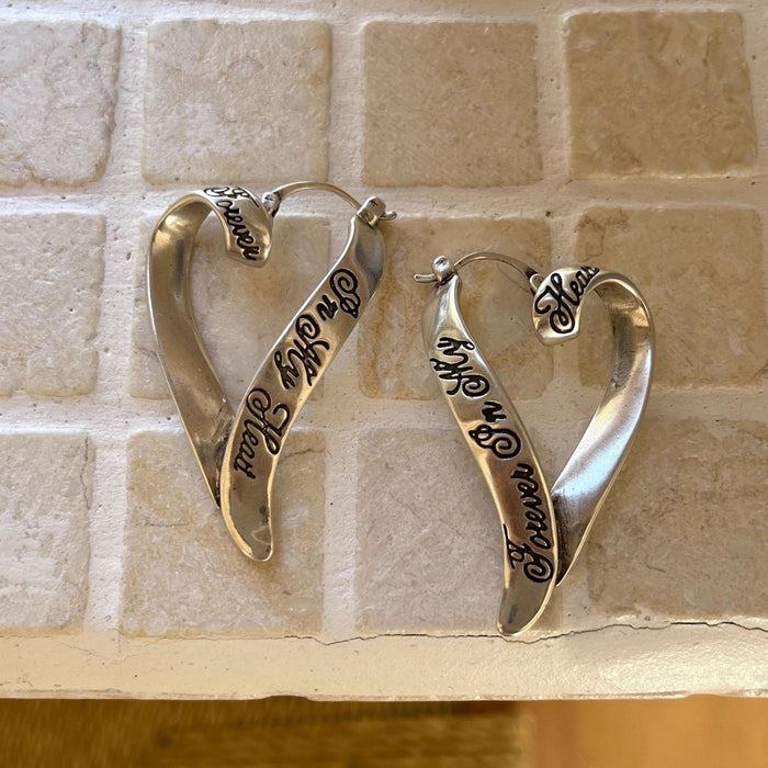 Wholesale Graffiti letter heart ear buckle niche design, high-end feeling, light luxury, retro earrings, earrings, new handmade accessories