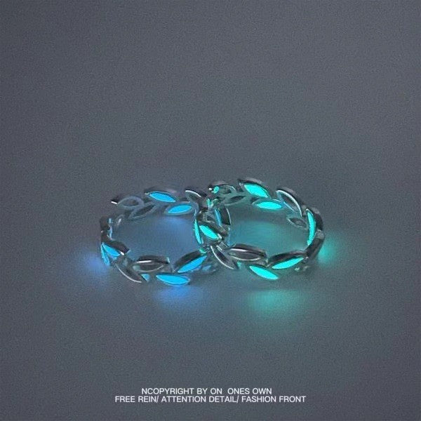 Wholesale Five pointed star alloy ring, fashionable and luminous, leaf opening ring, star ring wholesale