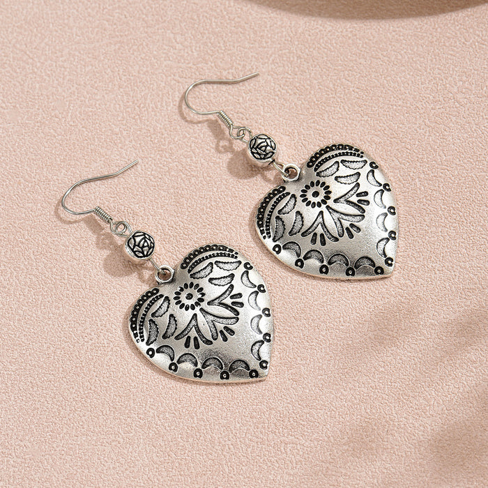 Wholesale Fashionable retro heart-shaped earrings with a vintage and exaggerated design, silver peach heart earrings and earrings