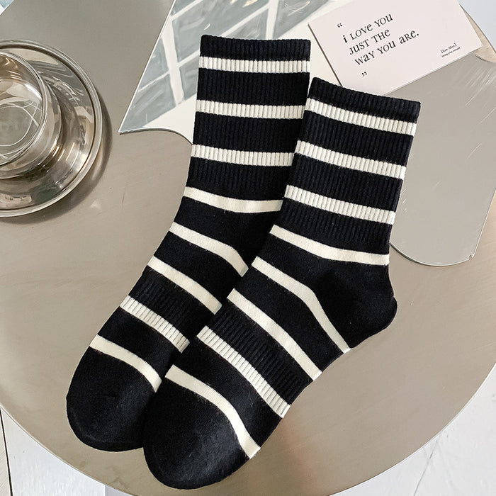 Wholesale Black and white striped socks, mid tube socks with letters on the outside, trendy socks, minimalist sports style long socks