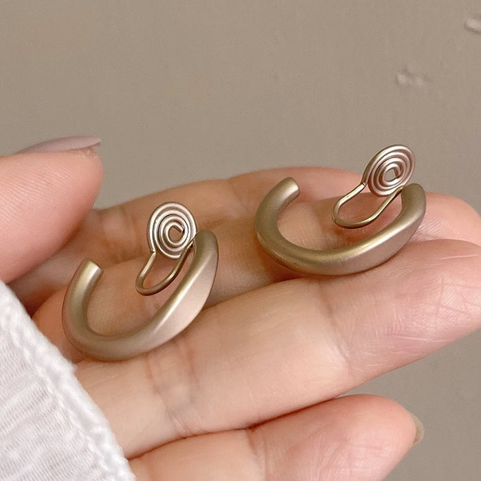 Wholesale Niche fashion earrings with high-end feel, niche design, versatile earrings for women