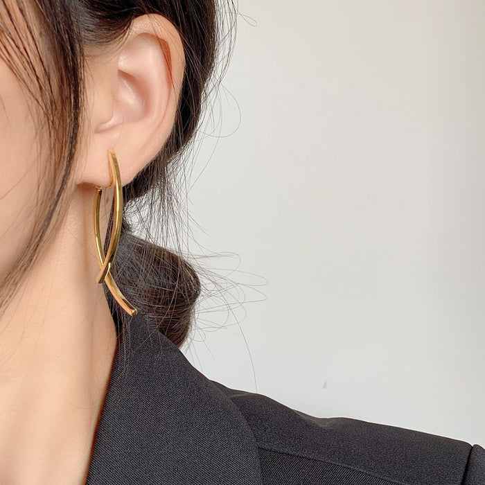 Wholesale coil ear clip metal glossy cross stud earrings Silver Needle