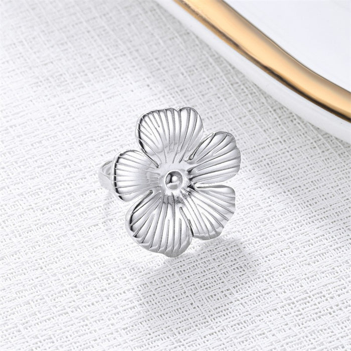 Wholesale Personalized and trendy flower opening titanium steel ring jewelry, fashionable Zou Ju ring