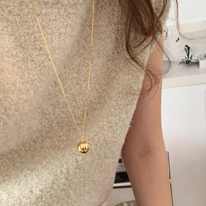 Wholesale Minimally designed round ball necklace for women with a niche design, temperament and texture pendant, sweater chain