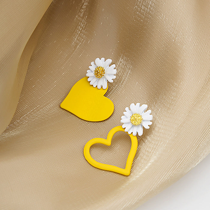 Wholesale Asymmetric daisy heart-shaped earrings, versatile and personalized flower earrings