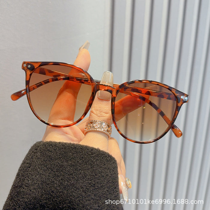 Wholesale Fashionable retro sunglasses, sunglasses, sunscreen and UV resistant glasses