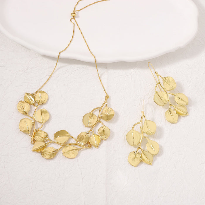 Wholesale Cross-border European and American e-commerce popular metal leaves light luxury all-match fashion niche earrings earrings Yiwu jewelry