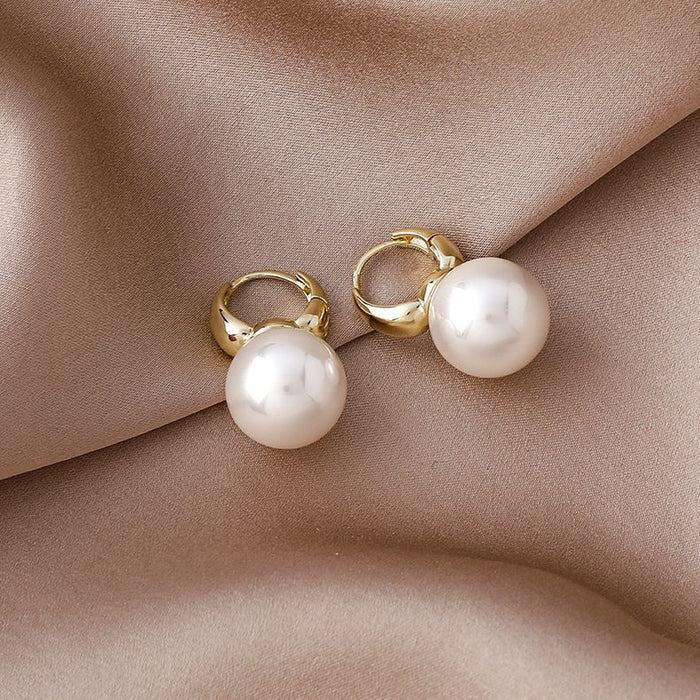 Wholesale Vintage and elegant pearl earrings with earrings and buckles, elegant temperament. Small pearl earrings and earrings