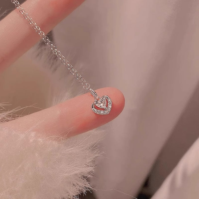 Wholesale Love necklace for women, light luxury, fashionable, versatile, heart-shaped collarbone chain, niche, simple design, commuting necklace