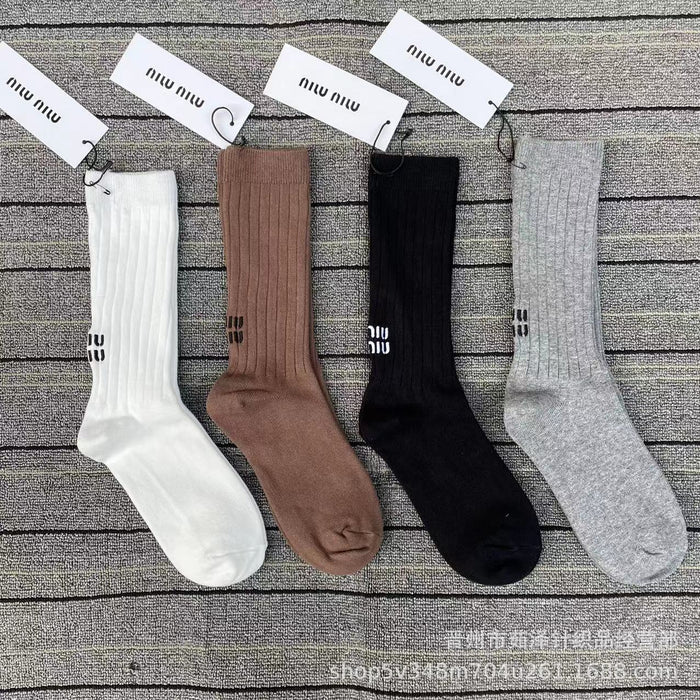 Wholesale Retro college style embroidered socks, fashionable and versatile socks