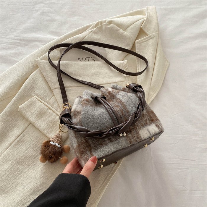 Wholesale Casual and personalized crossbody bag, fashionable and simple shoulder bag, retro and personalized bucket bag