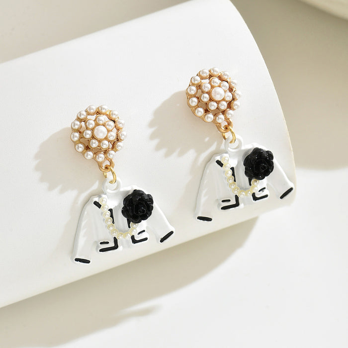 Wholesale Fashionable dangling earrings and luxurious pearl like earrings