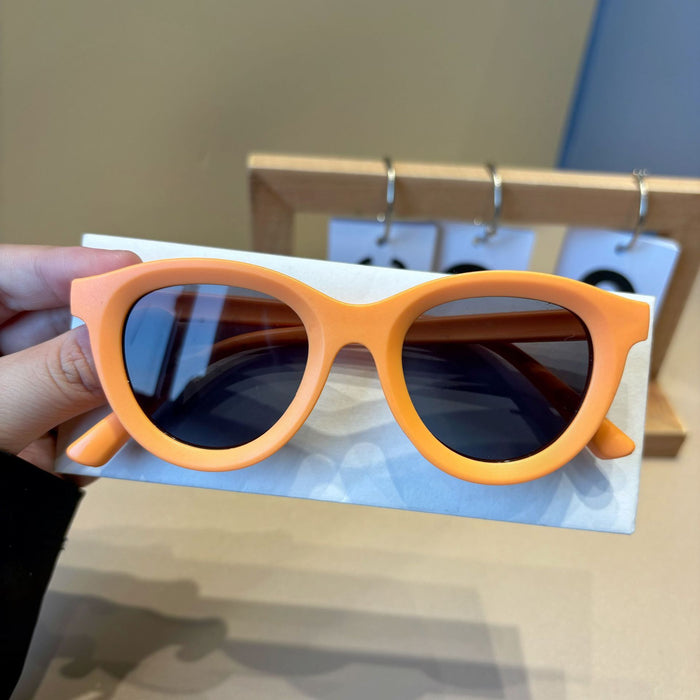 Wholesale Matte children's sunglasses are fashionable, retro, versatile, sunshade and sunscreen
