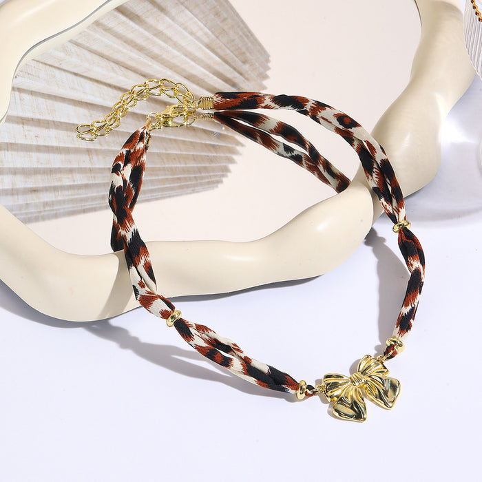 Wholesale Advanced leopard print necklace, fashionable and niche design, collarbone chain