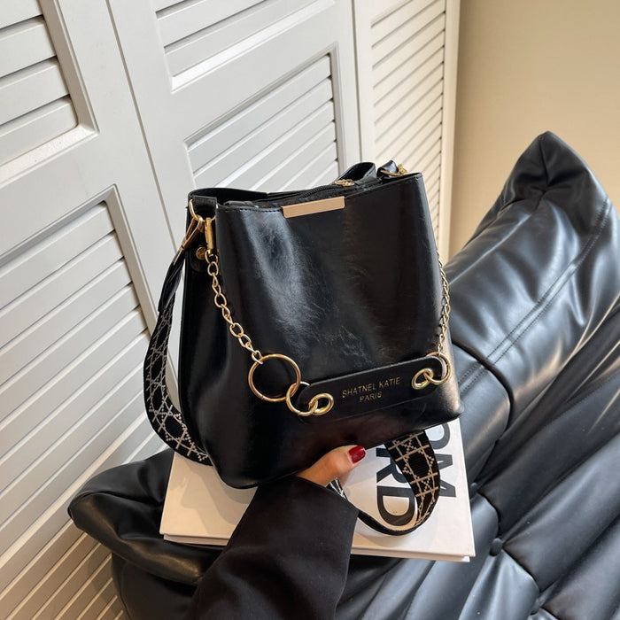 Wholesale Vintage large capacity bag, new fashionable single shoulder crossbody, simple and stylish portable bucket bag
