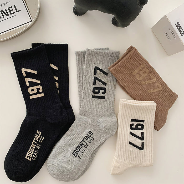 Wholesale Middle socks, number socks, letter socks, black and white college style socks