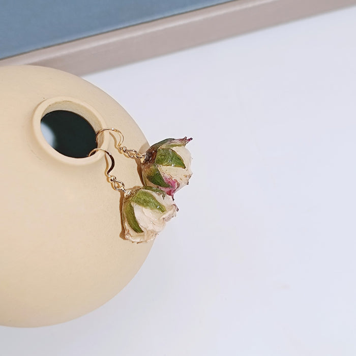 Wholesale Romantic and minimalist ear hooks, rose earrings, drip glue handmade, personalized and niche design, real flower ear accessories for women