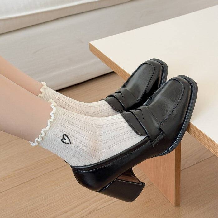 Wholesale Love embroidered socks, thin mesh breathable and sweat absorbing, simple and versatile short tube socks