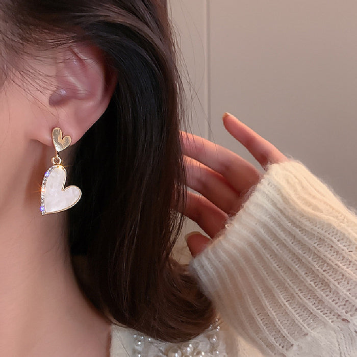 Wholesale Silver needle studded diamond asymmetrical heart-shaped earrings, light luxury and versatile earrings