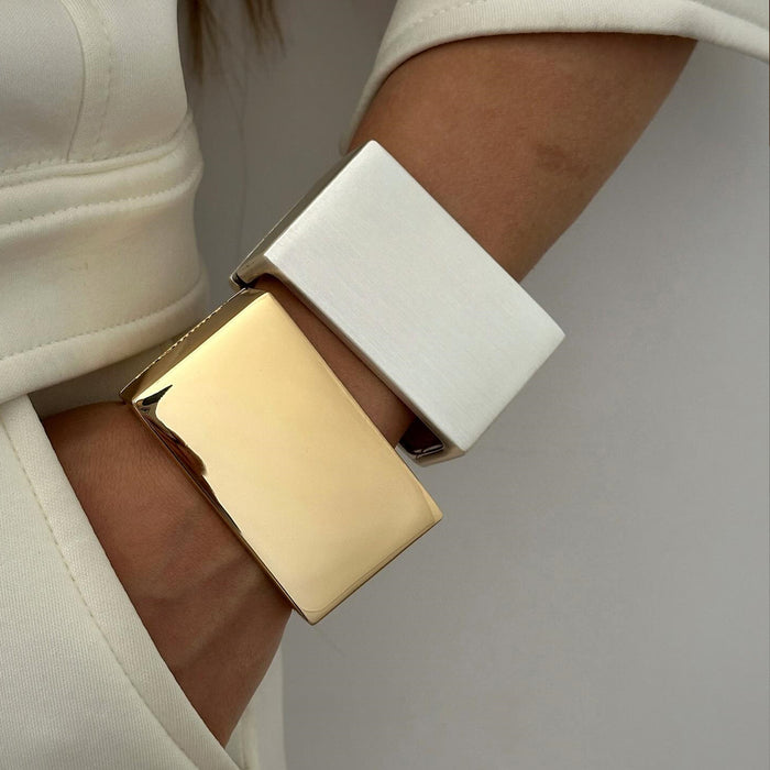 Wholesale Personalized irregular antique gold bracelet, niche wide face open mouth bracelet, handmade accessory