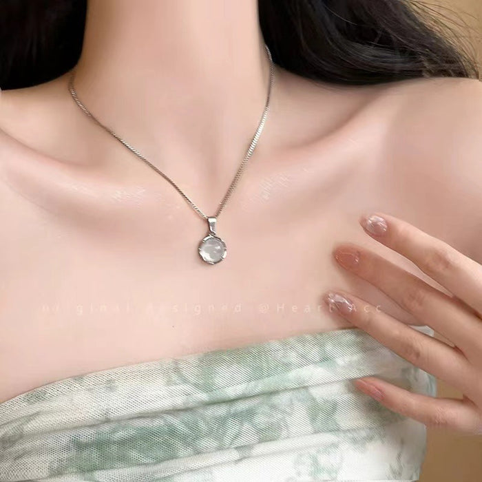 Wholesale Pink crystal necklace, light luxury, simple temperament, versatile collarbone chain, new style, round pendant accessory