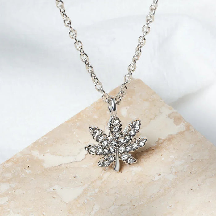 Wholesale Exaggerated jewelry, personalized alloy leaf pendant, simple diamond inlaid necklace