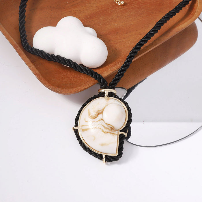 Wholesale holiday style ink black rope conch necklace female clavicle chain