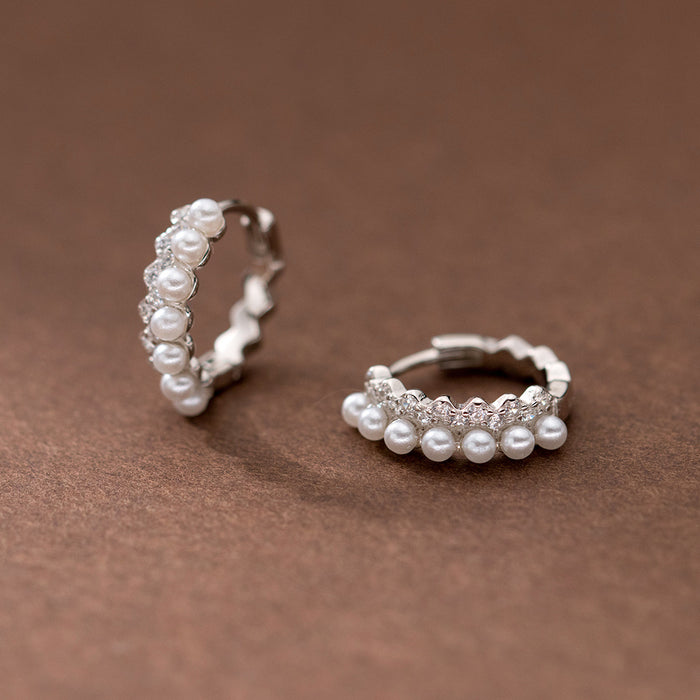 Wholesale Pure silver diamond lined synthetic pearl ear buckle design exudes a sense of elegance and temperament