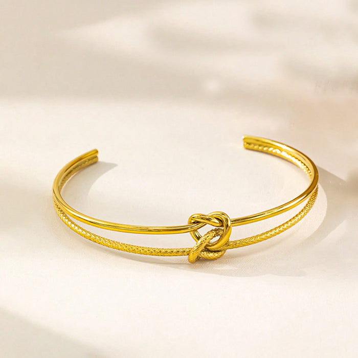 Wholesale Waterproof titanium steel three-flower bracelet