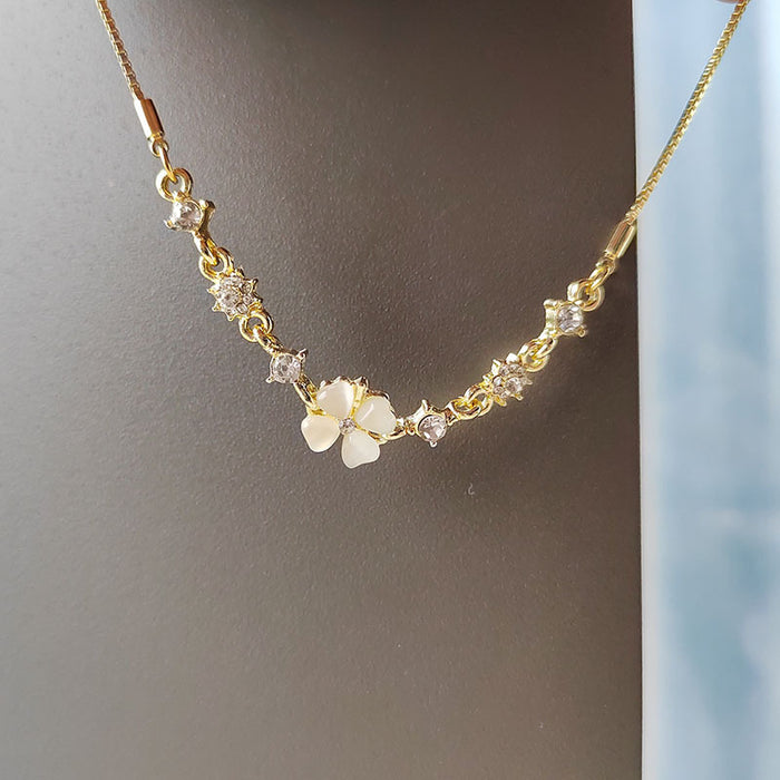 Wholesale Bracelet for Women Diamond Cat' s Eye Petals Flower Hand Jewelry