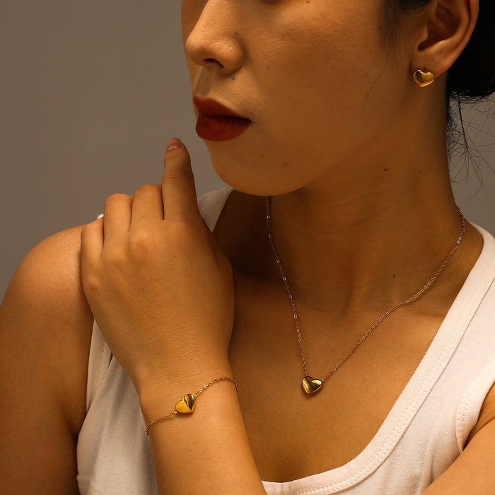 Wholesale Fashion classic stainless steel heart necklace bracelet earrings three piece set wholesale solid pendant