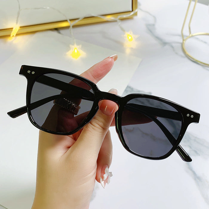 Wholesale New sunglasses, UV resistant sunglasses, small frame, fashionable and versatile sunshade glasses
