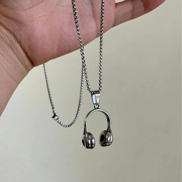 Wholesale Vintage headphone shaped pendant necklace, new versatile and high-end necklace