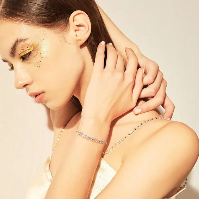 Wholesale Bracelet for women, light luxury, niche birthday gift, high-end sweet accessory to give to girlfriend