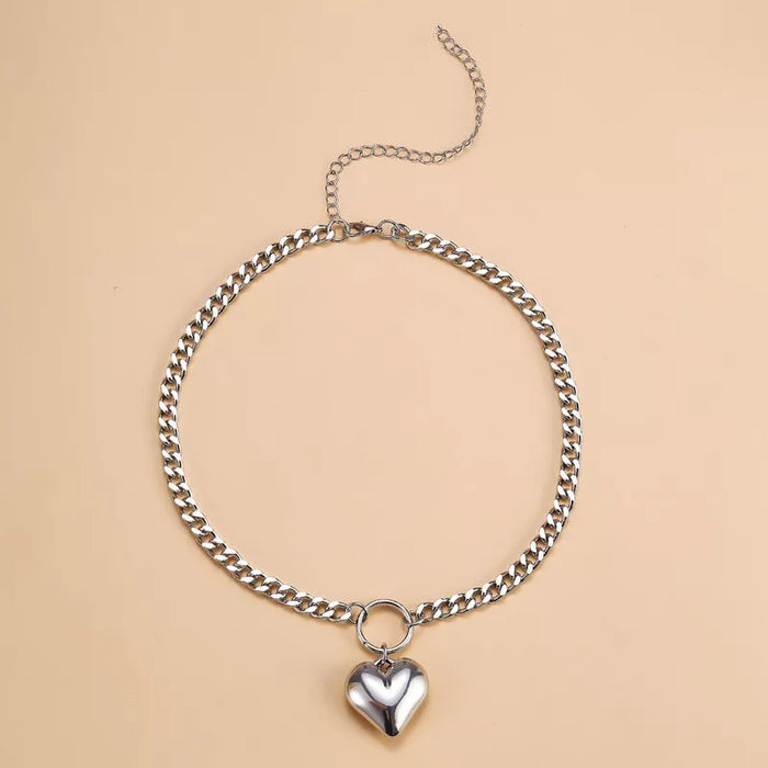 Wholesale New exquisite peach heart pendant necklace with simple metal thick chain heart-shaped collarbone necklace