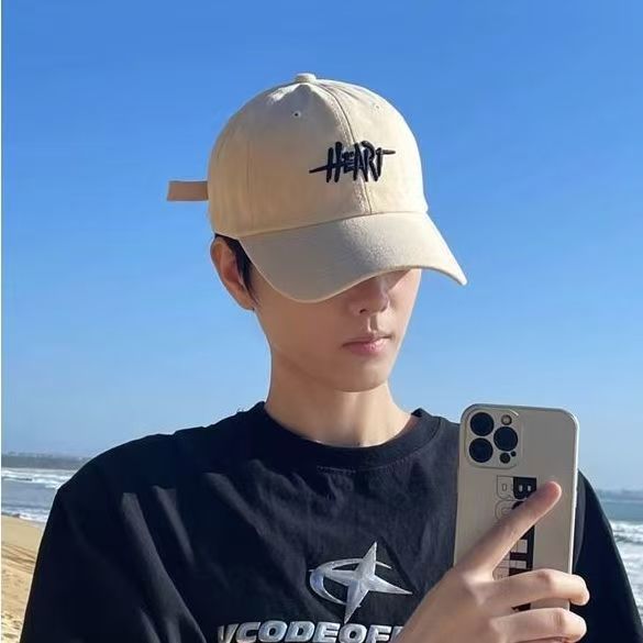 Wholesale Baseball cap with embroidered duck tongue for outdoor sun protection