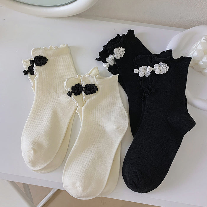 Wholesale Mid length socks with retro style design and personality