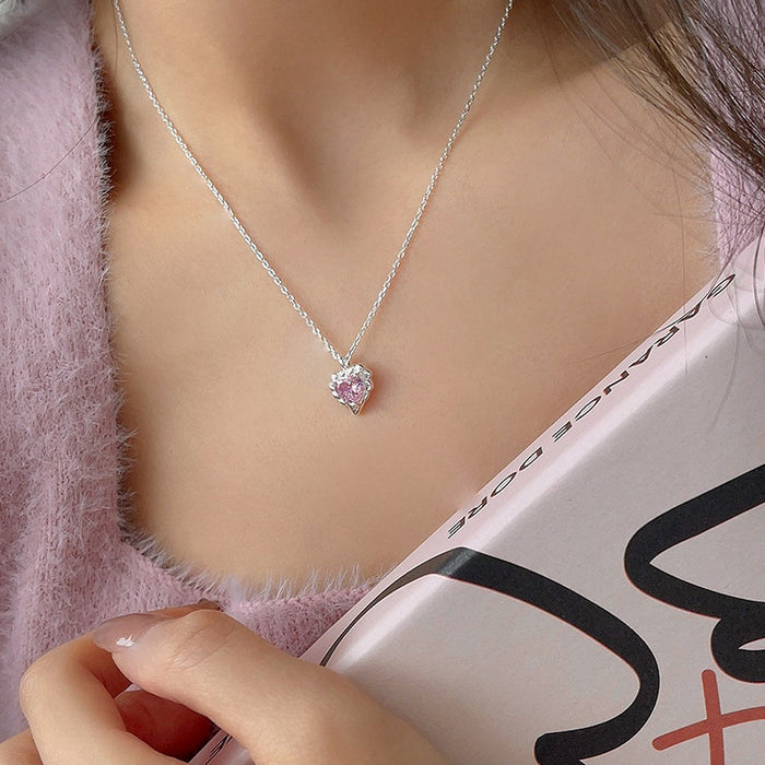 Wholesale Heart shaped heart-shaped necklace, light luxury, niche design, high-end temperament, simple necklace