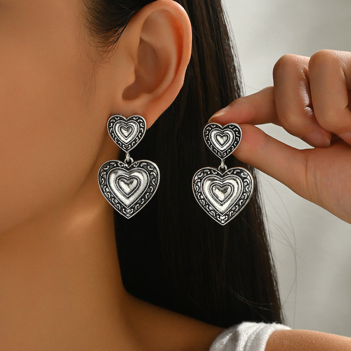 Wholesale Fashionable retro heart-shaped earrings with a vintage and exaggerated design, silver peach heart earrings and earrings