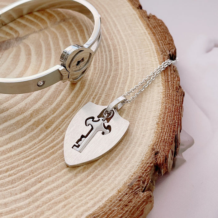 Wholesale Diamond studded titanium steel bracelet, fashionable plain circle, light luxury jewelry, bracelet accessories