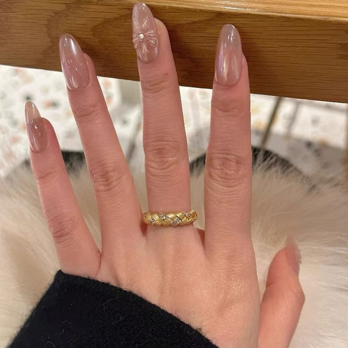 Wholesale Brushed woven ring, female niche design, exquisite fashion, high-end feel, sparkling diamond