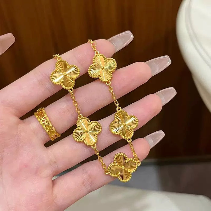 Wholesale Premium Gold Clover Bracelet, New Handpiece, Exquisite and Versatile