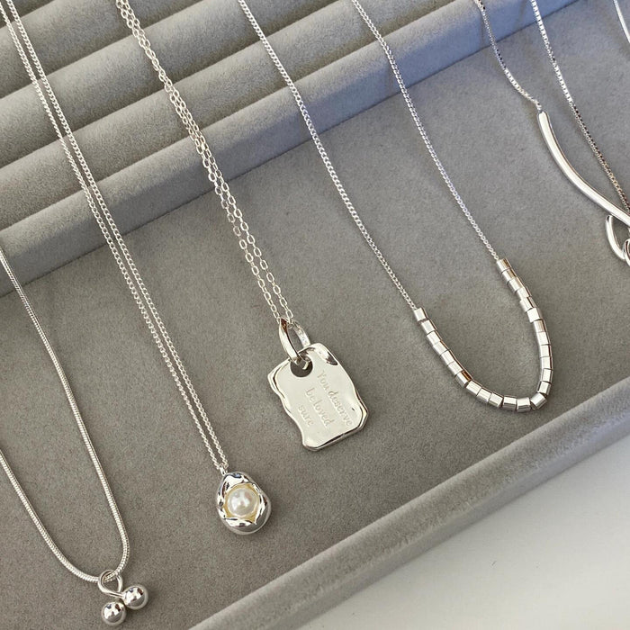 Wholesale Fragmented silver niche design pearl necklace versatile pure silver collarbone chain