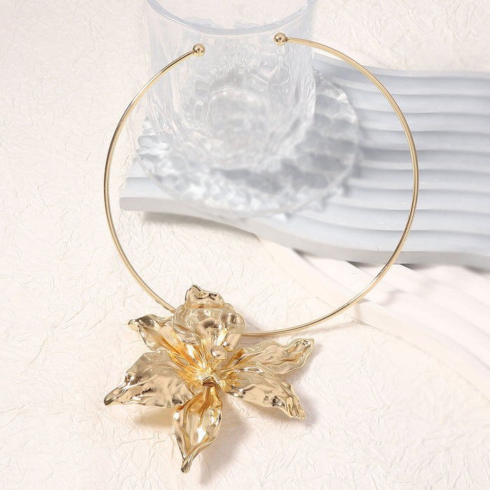 Wholesale Three-dimensional Design Sense Simple Alloy Flower Pendant Collar
