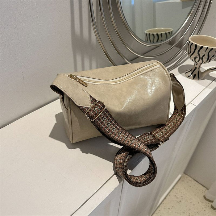 Wholesale Texture broadband fashionable retro shoulder bag and stylish crossbody bag