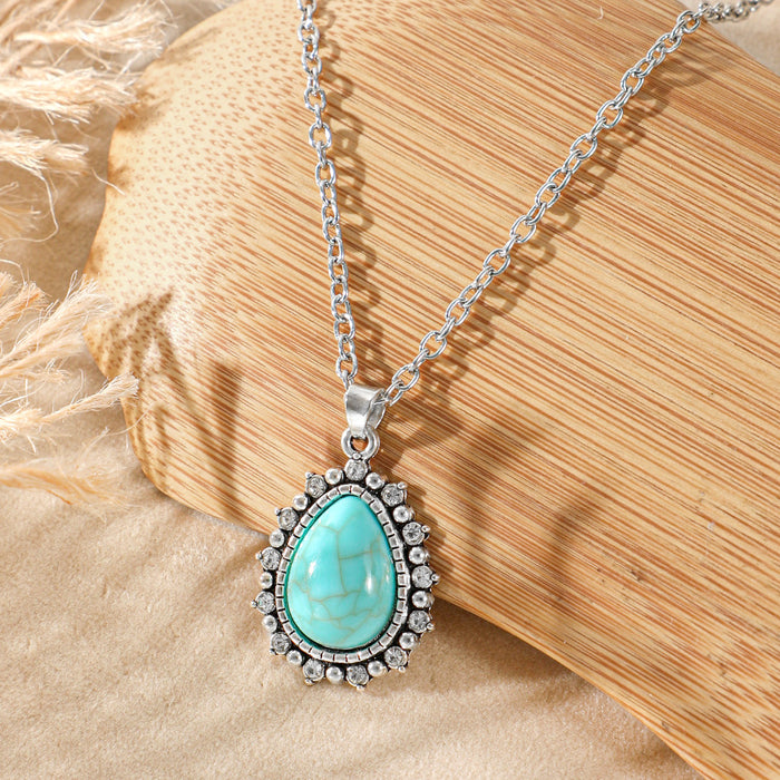 Wholesale Bohemian Love Heart Pendant Necklace Vintage Ethnic Style Fashion Accessory MOQ≥2