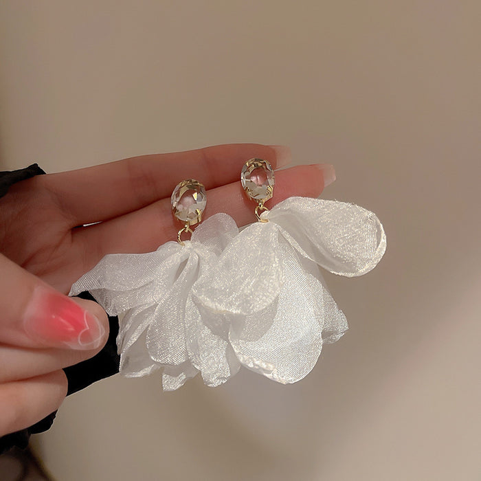 Wholesale Pearl flower earrings, fashionable, elegant, personalized earrings, niche, light luxury, high-end earrings